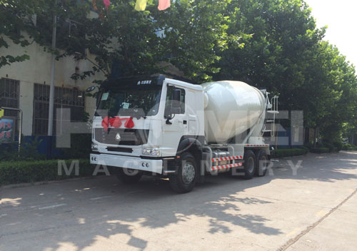2014-06-10, 10m3 concrete truck mixer and truck-mounted concrete pump to Paraguay